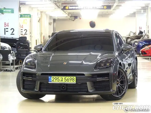 Porsche Panamera, 2025, 3 000 км