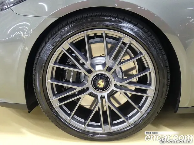 Porsche Panamera 2025 4.0 автомат (гидро), миниатюра 9