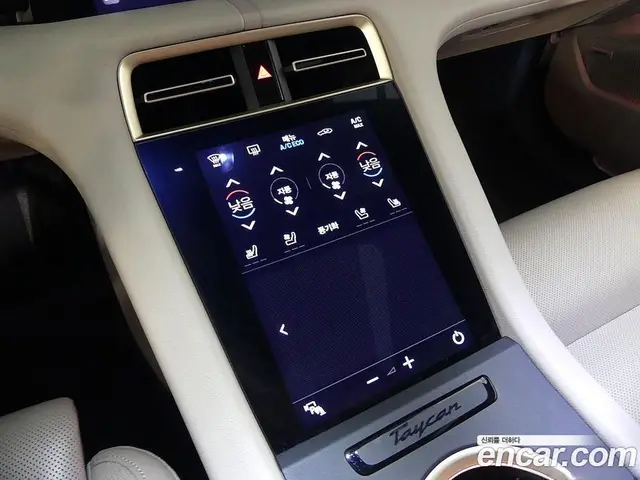 Porsche Taycan 2023 0.1 автомат (гидро), миниатюра 11