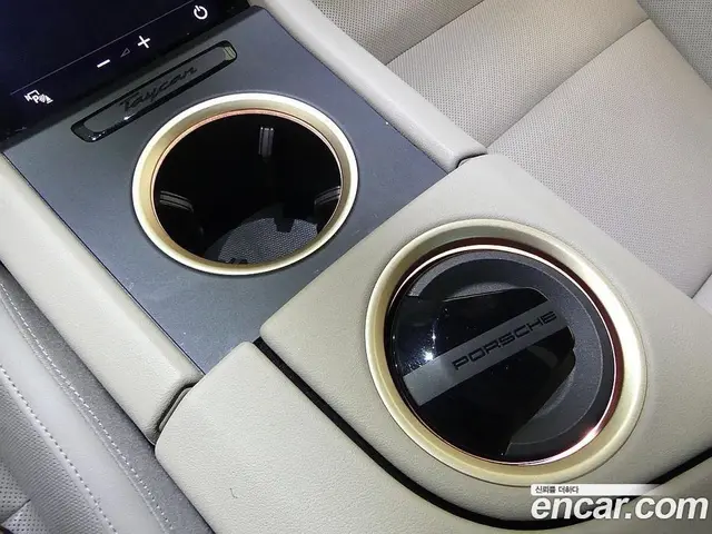 Porsche Taycan 2023 0.1 автомат (гидро), миниатюра 12