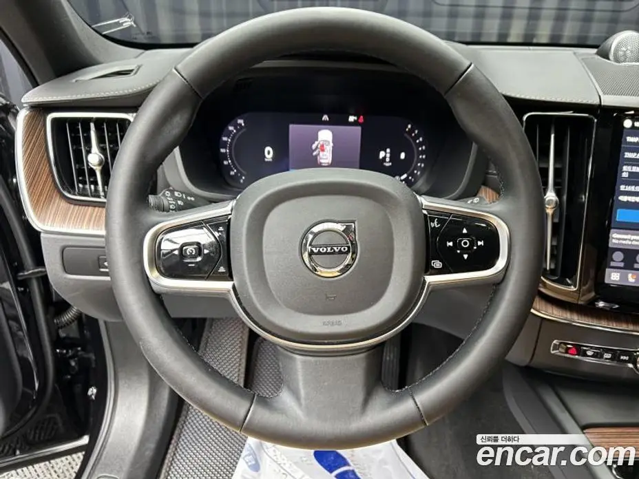 Volvo XC60 2024 2.0 автомат (гидро), фото 12