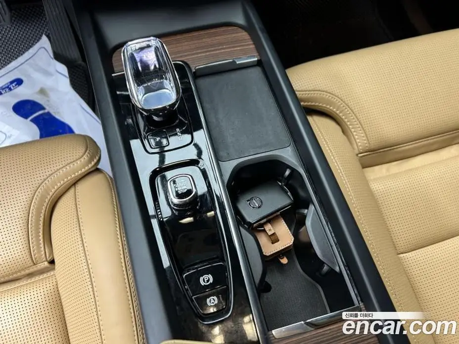 Volvo XC60 2024 2.0 автомат (гидро), фото 13