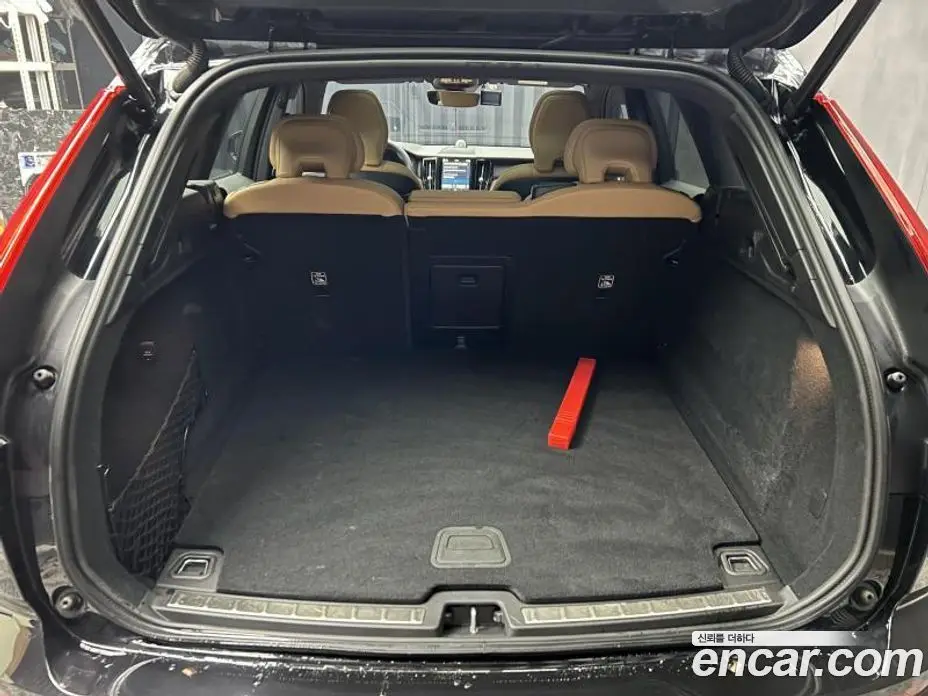 Volvo XC60 2024 2.0 автомат (гидро), фото 17