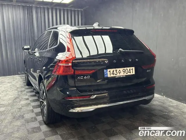 Volvo XC60 2024 2.0 автомат (гидро), миниатюра 4