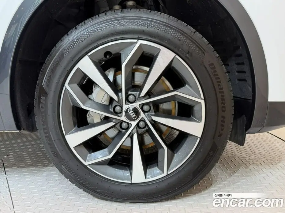 Audi Q5 2023 2.0 автомат (гидро), фото 5