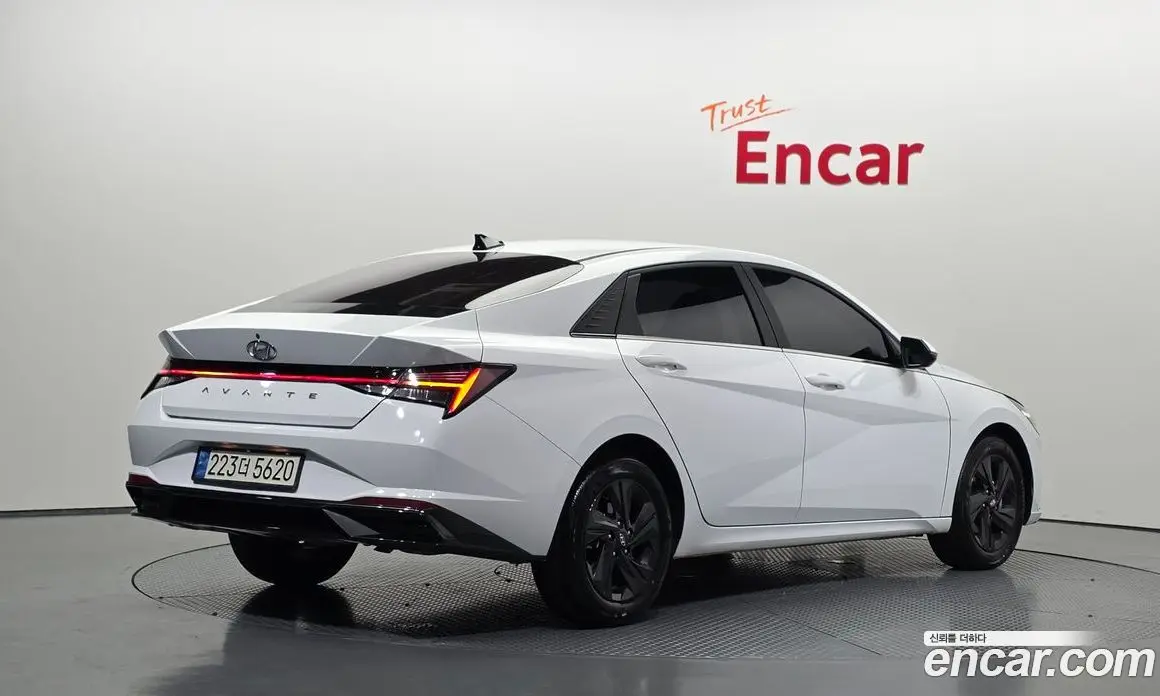 Hyundai Avante 2021 1.6 автомат (гидро), фото 2