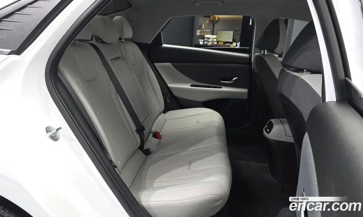 Hyundai Avante 2021 1.6 автомат (гидро), фото 18