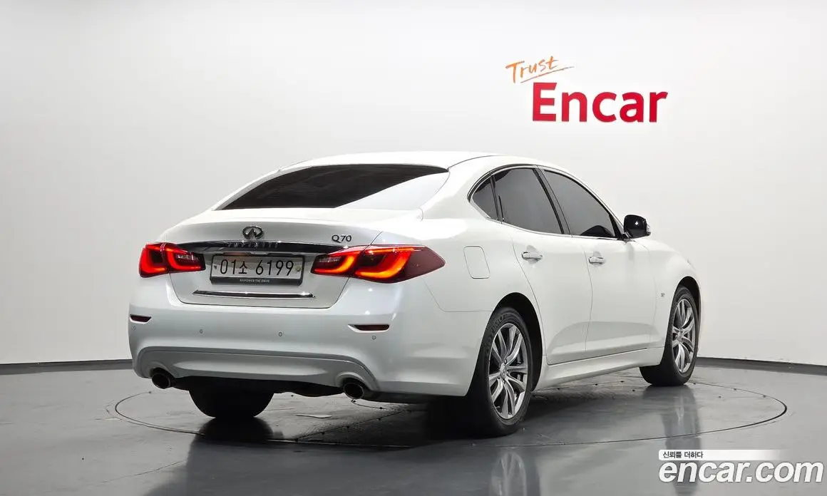 Infiniti Q70 2017 3.7 автомат (гидро), фото 2 Infiniti Q70 2017 3.7 автомат (гидро), фото 2