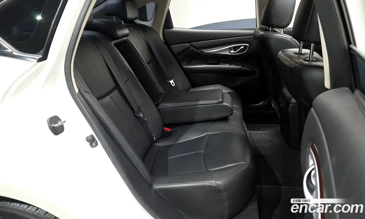 Infiniti Q70 2017 3.7 автомат (гидро), фото 12 Infiniti Q70 2017 3.7 автомат (гидро), фото 12