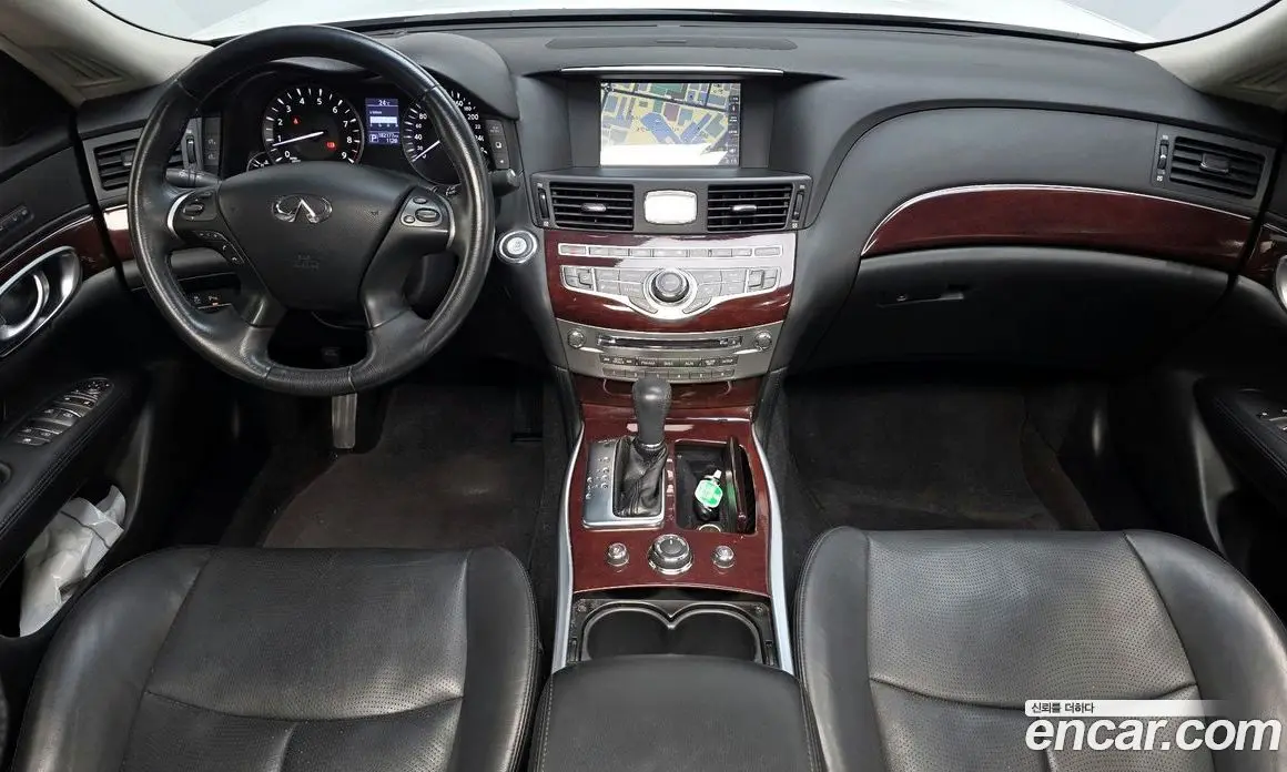 Infiniti Q70 2017 3.7 автомат (гидро), фото 7 Infiniti Q70 2017 3.7 автомат (гидро), фото 7
