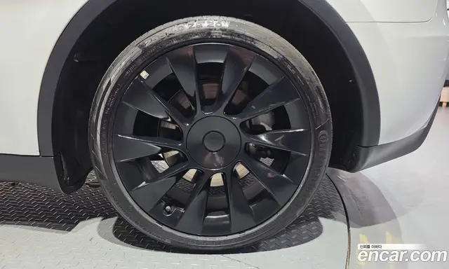 Tesla Model Y 2023 0.2 автомат (гидро), миниатюра 7