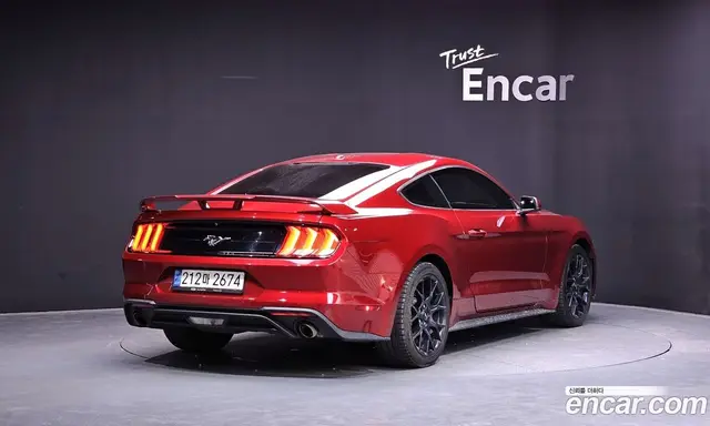 Ford Mustang 2019 2.3 автомат (гидро), миниатюра 2