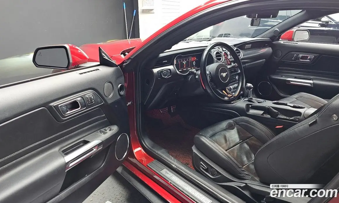 Ford Mustang 2019 2.3 автомат (гидро), фото 13