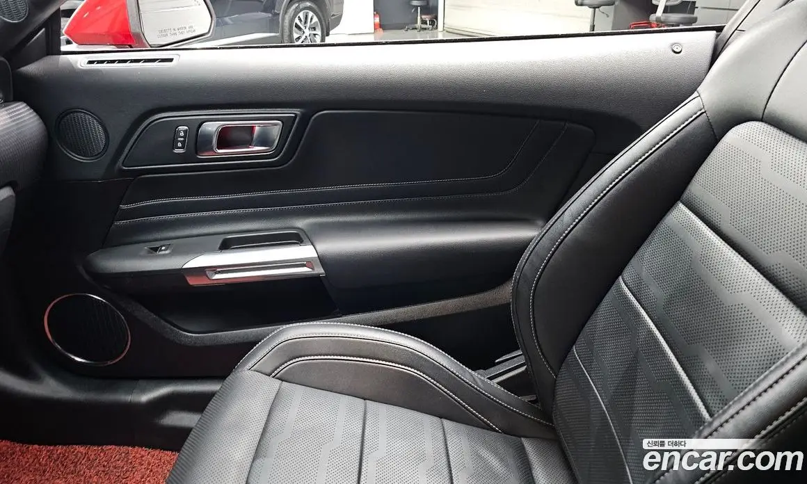 Ford Mustang 2019 2.3 автомат (гидро), фото 15