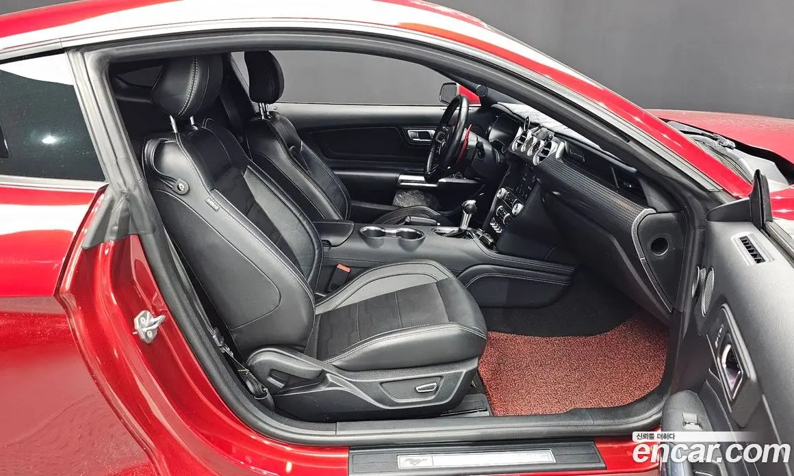 Ford Mustang 2019 2.3 автомат (гидро), фото 16