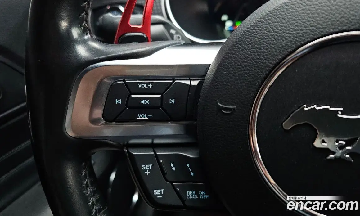 Ford Mustang 2019 2.3 автомат (гидро), фото 23