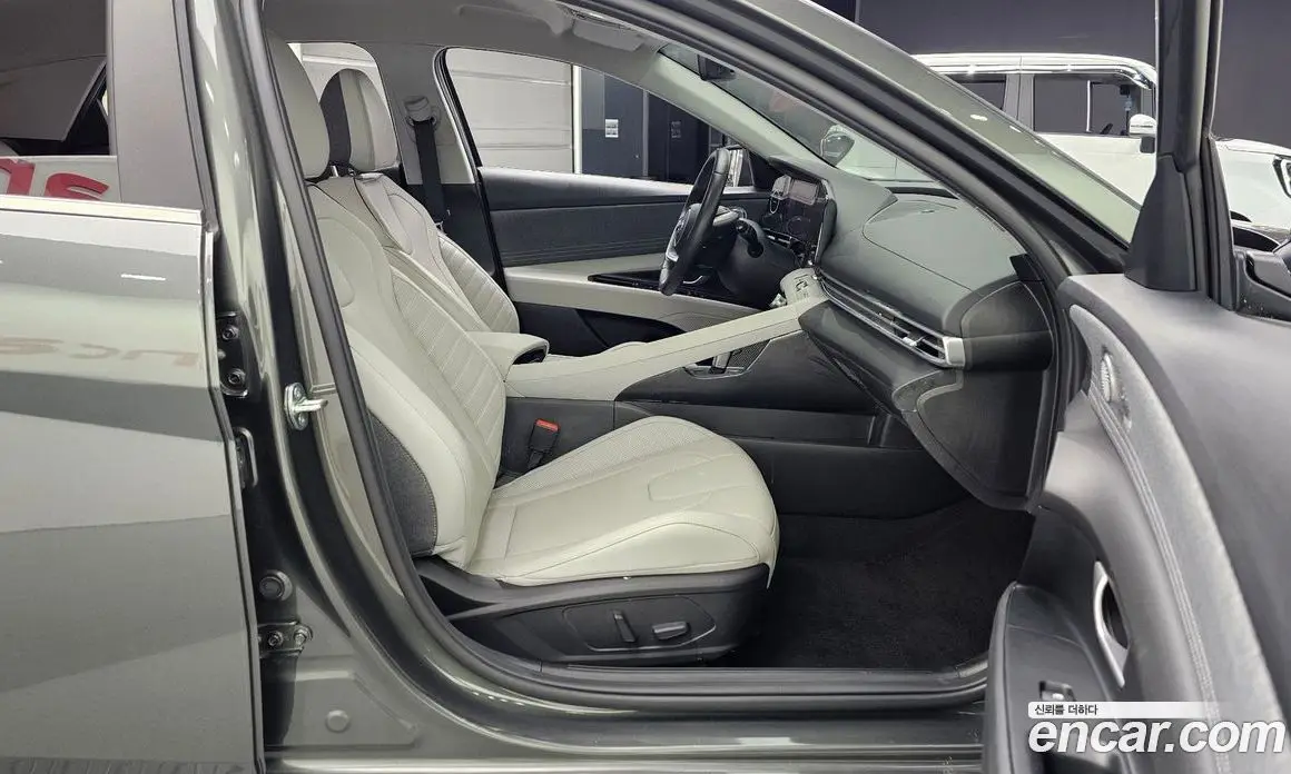 Hyundai Avante 2022 1.6 автомат (гидро), фото 11