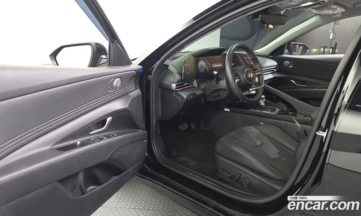 Hyundai Avante 2023 1.6 автомат (гидро), фото 13
