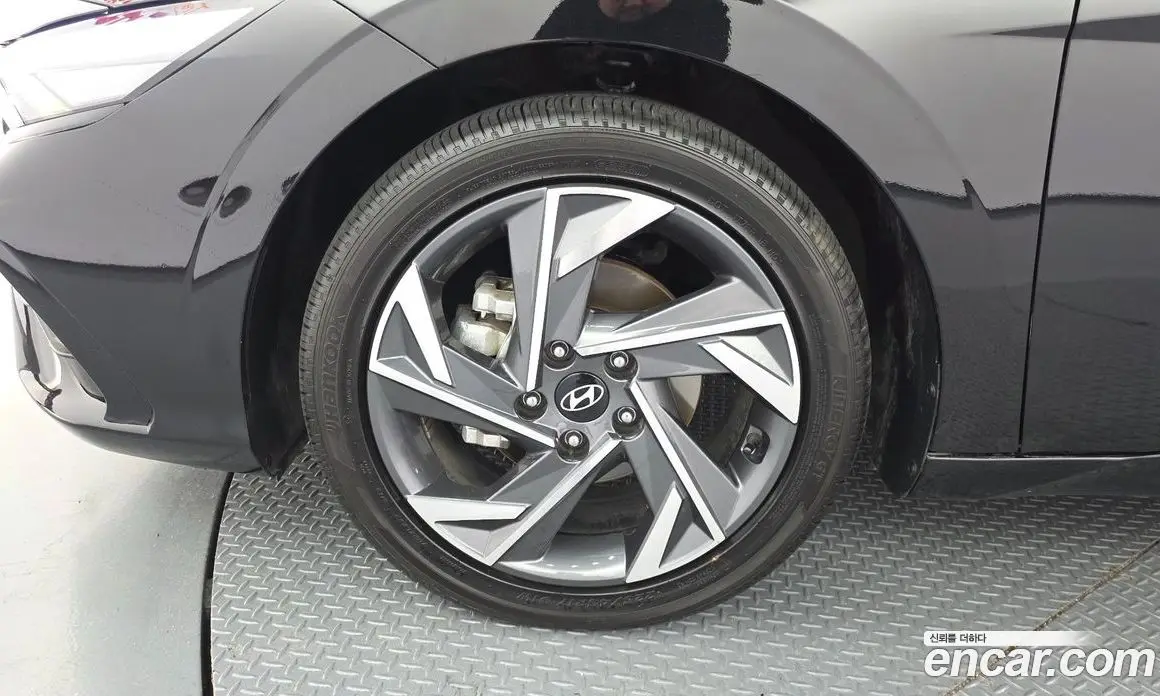 Hyundai Avante 2023 1.6 автомат (гидро), фото 5