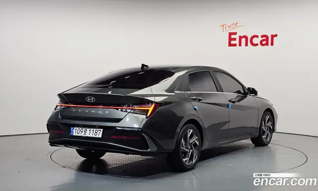Hyundai Avante 2023 1.6 автомат (гидро), миниатюра 2