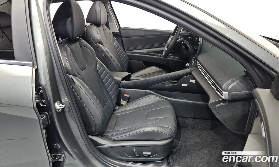Hyundai Avante 2023 1.6 автомат (гидро), фото 12