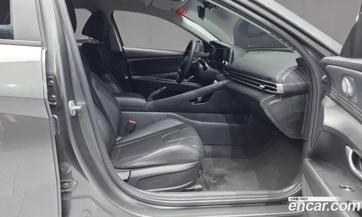 Hyundai Avante 2023 1.6 автомат (гидро), фото 11