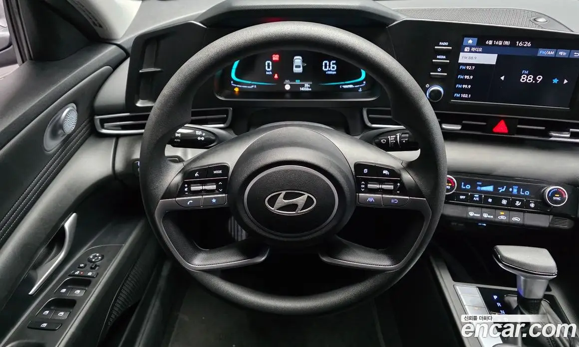 Hyundai Avante 2023 1.6 автомат (гидро), фото 13