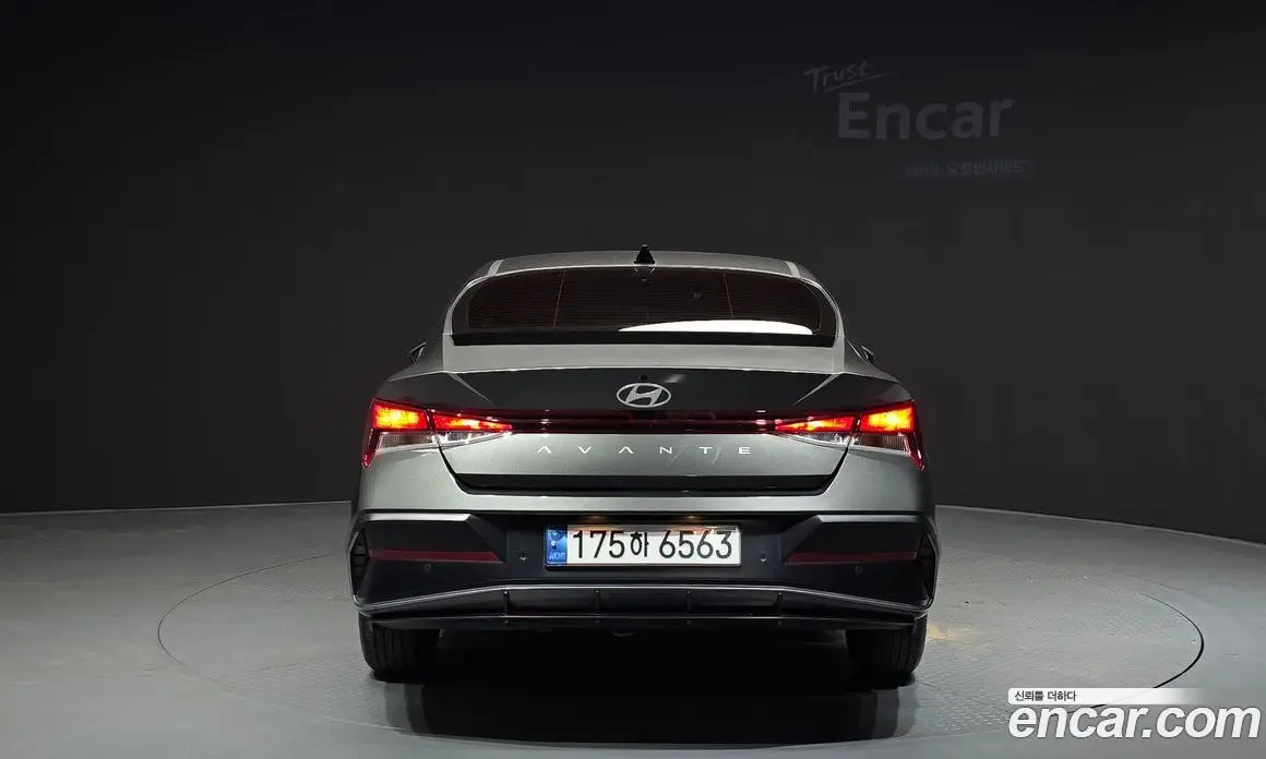 Hyundai Avante 2023 1.6 автомат (гидро), фото 4