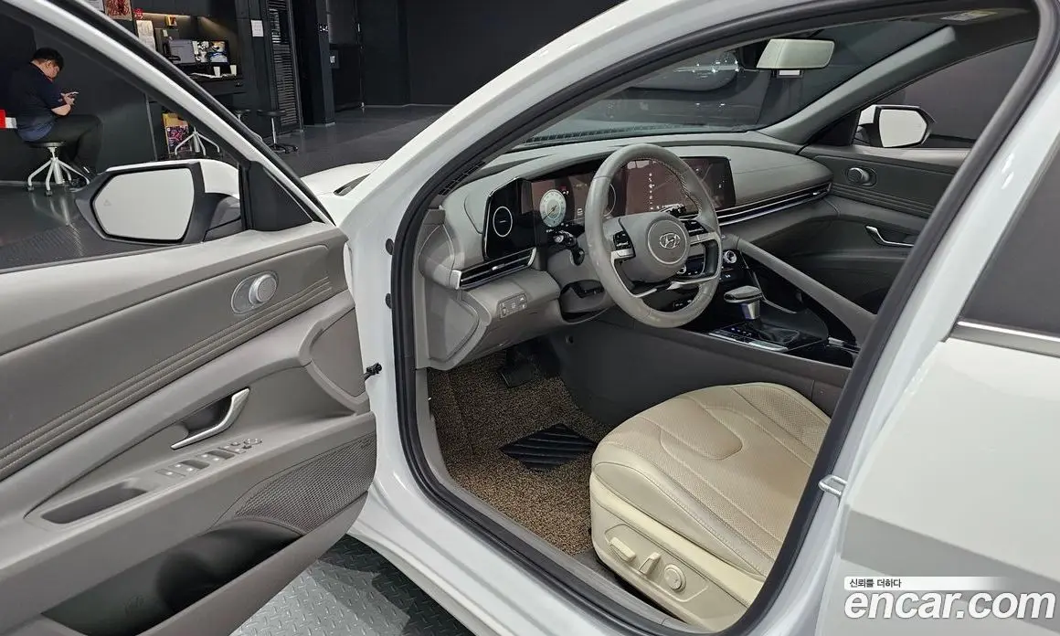 Hyundai Avante 2023 1.6 автомат (гидро), фото 13