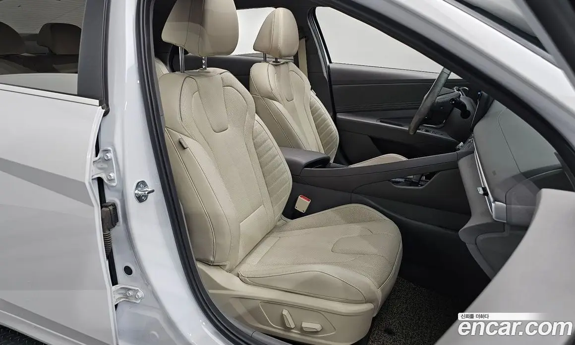 Hyundai Avante 2023 1.6 автомат (гидро), фото 16