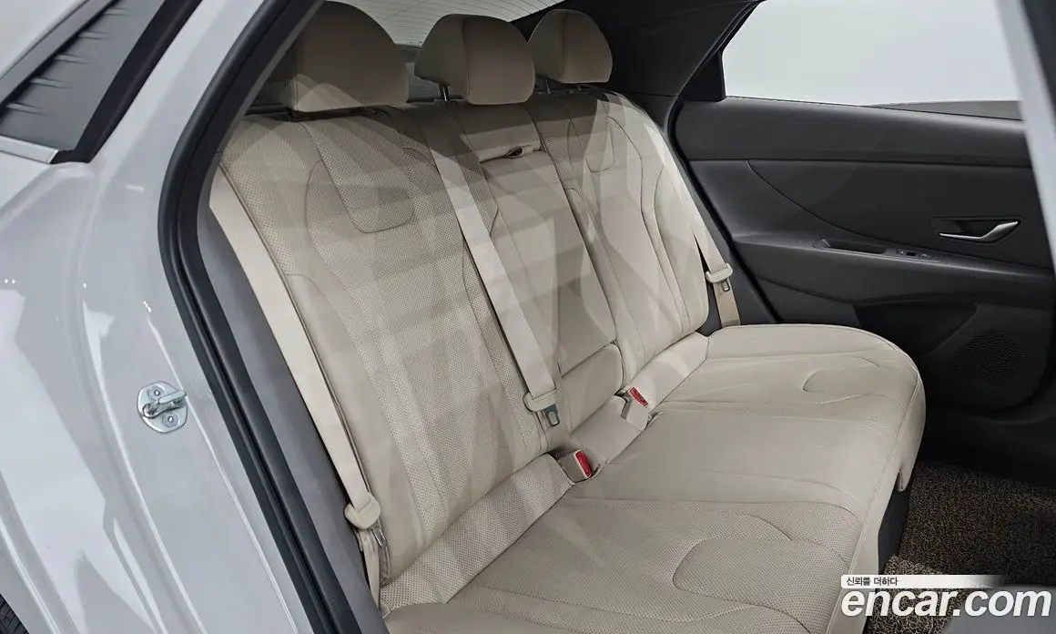 Hyundai Avante 2023 1.6 автомат (гидро), фото 17