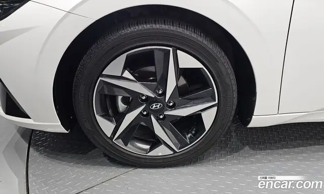 Hyundai Avante 2023 1.6 автомат (гидро), миниатюра 5