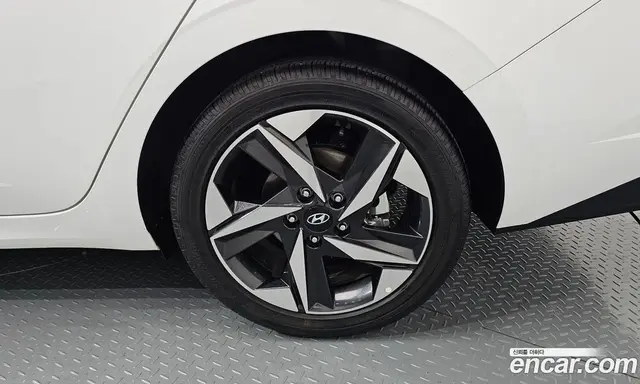 Hyundai Avante 2023 1.6 автомат (гидро), миниатюра 7