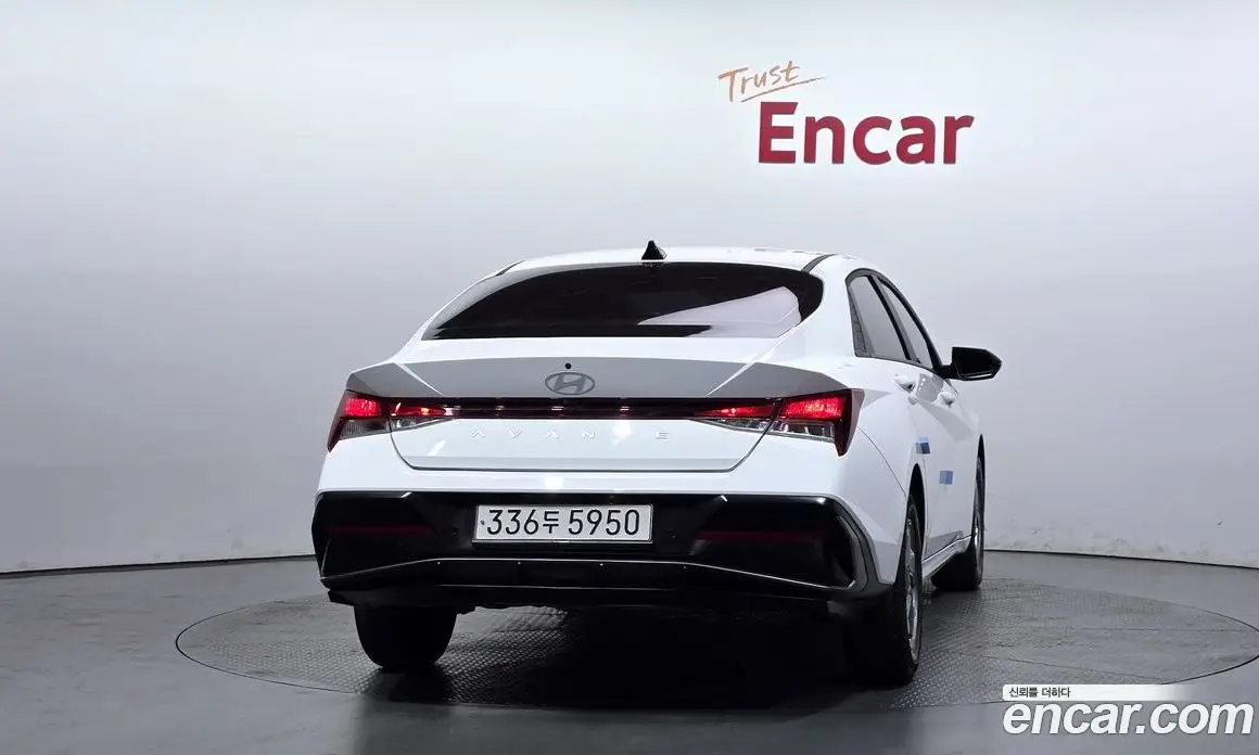 Hyundai Avante 2024 1.6 автомат (гидро), фото 4