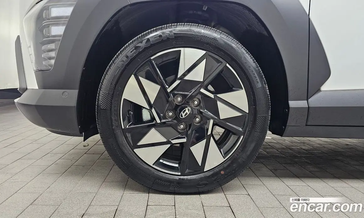Hyundai Kona 2023 1.6 автомат (гидро), фото 5