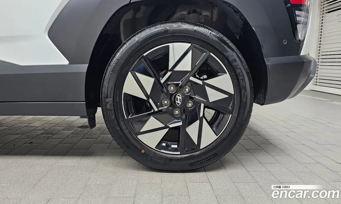 Hyundai Kona 2023 1.6 автомат (гидро), фото 7