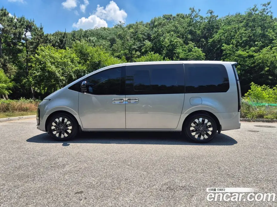 Hyundai Staria 2022 2.2 автомат (гидро), фото 3