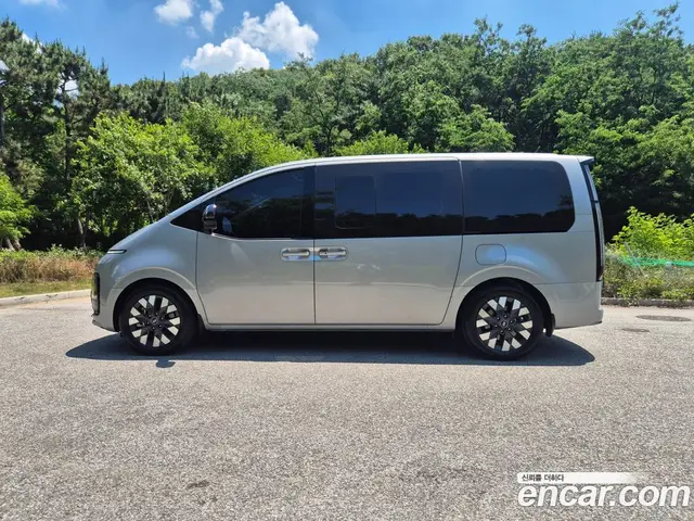 Hyundai Staria 2022 2.2 автомат (гидро), миниатюра 3