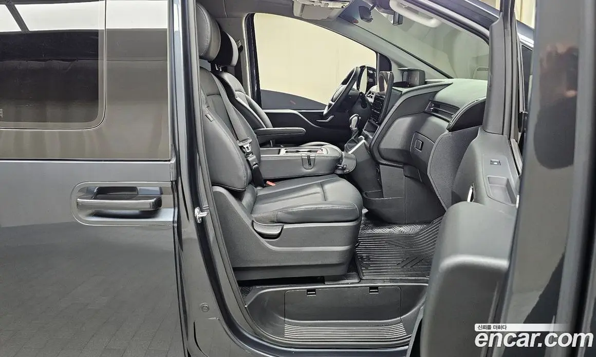 Hyundai Staria 2024 2.2 автомат (гидро), фото 16