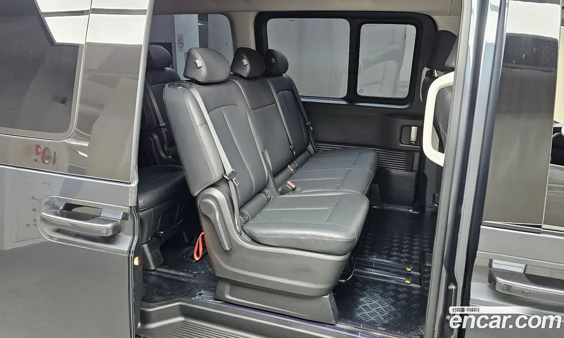 Hyundai Staria 2024 2.2 автомат (гидро), фото 17