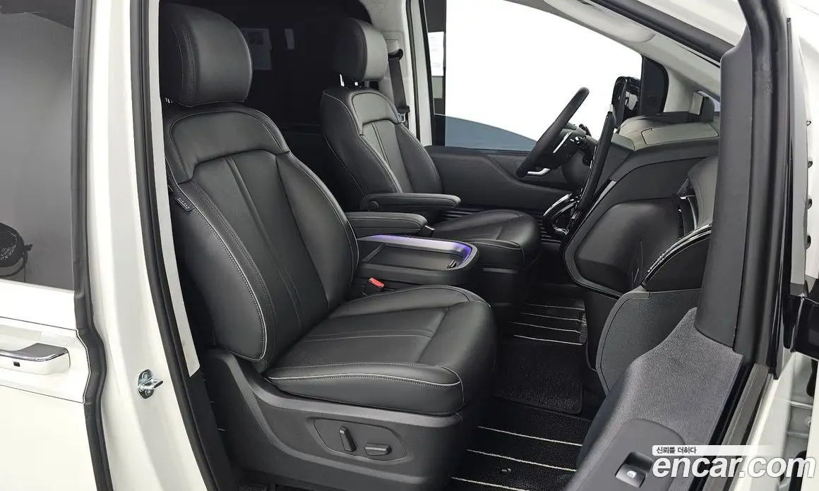 Hyundai Staria 2025 2.2 автомат (гидро), фото 11