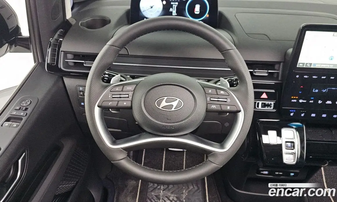 Hyundai Staria 2025 2.2 автомат (гидро), фото 13