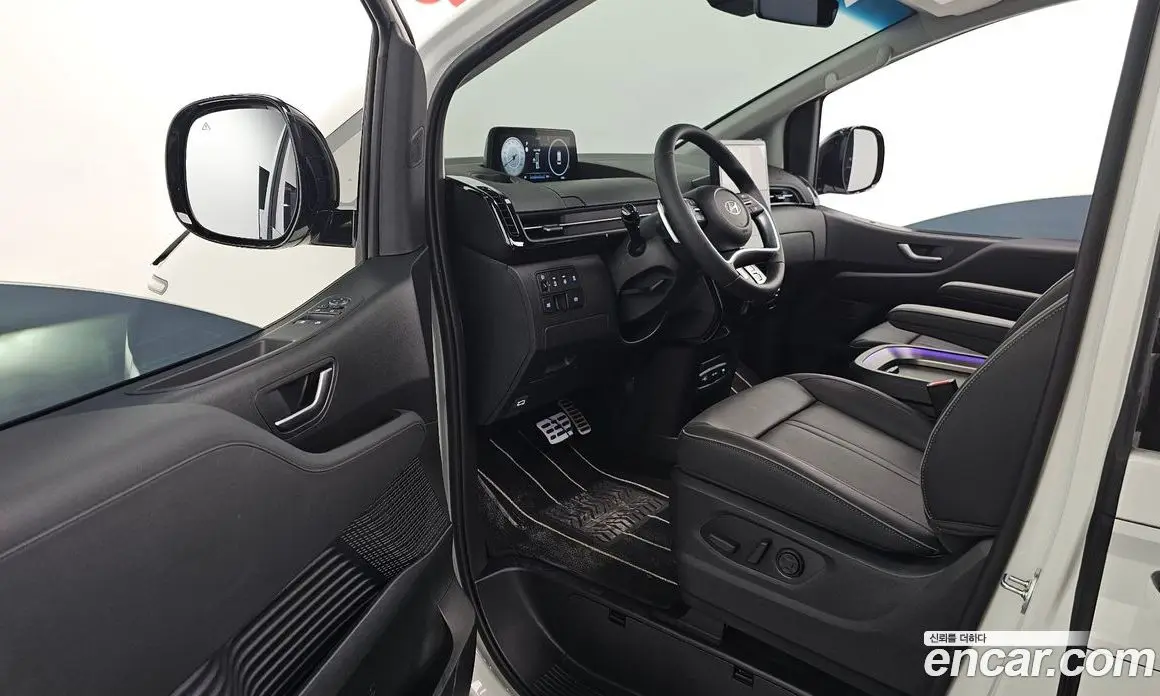 Hyundai Staria 2025 2.2 автомат (гидро), фото 10