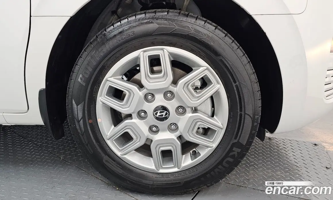 Hyundai Staria 2025 1.6 автомат (гидро), фото 7