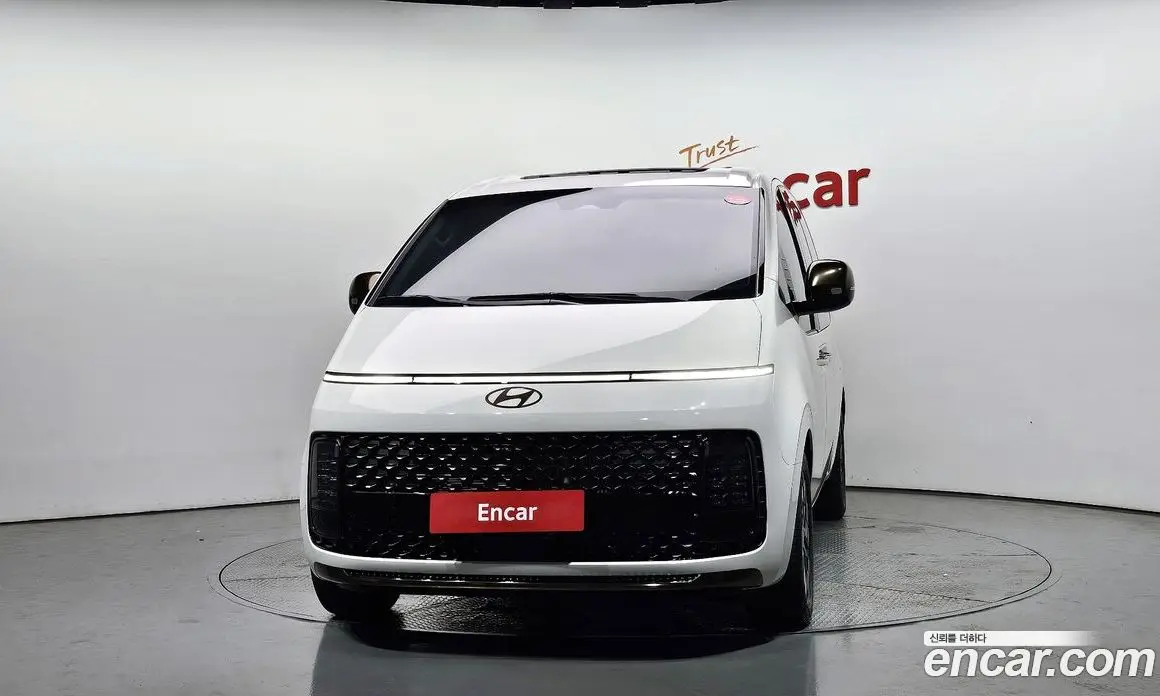 Hyundai Staria 2025 2.2 автомат (гидро), фото 3
