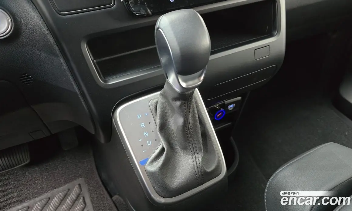 Hyundai Staria 2025 2.2 автомат (гидро), фото 12