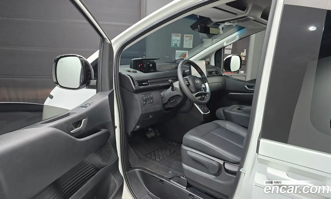 Hyundai Staria 2025 2.2 автомат (гидро), фото 13