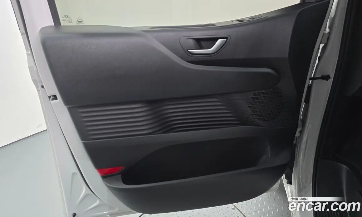 Hyundai Staria 2025 2.2 автомат (гидро), фото 15