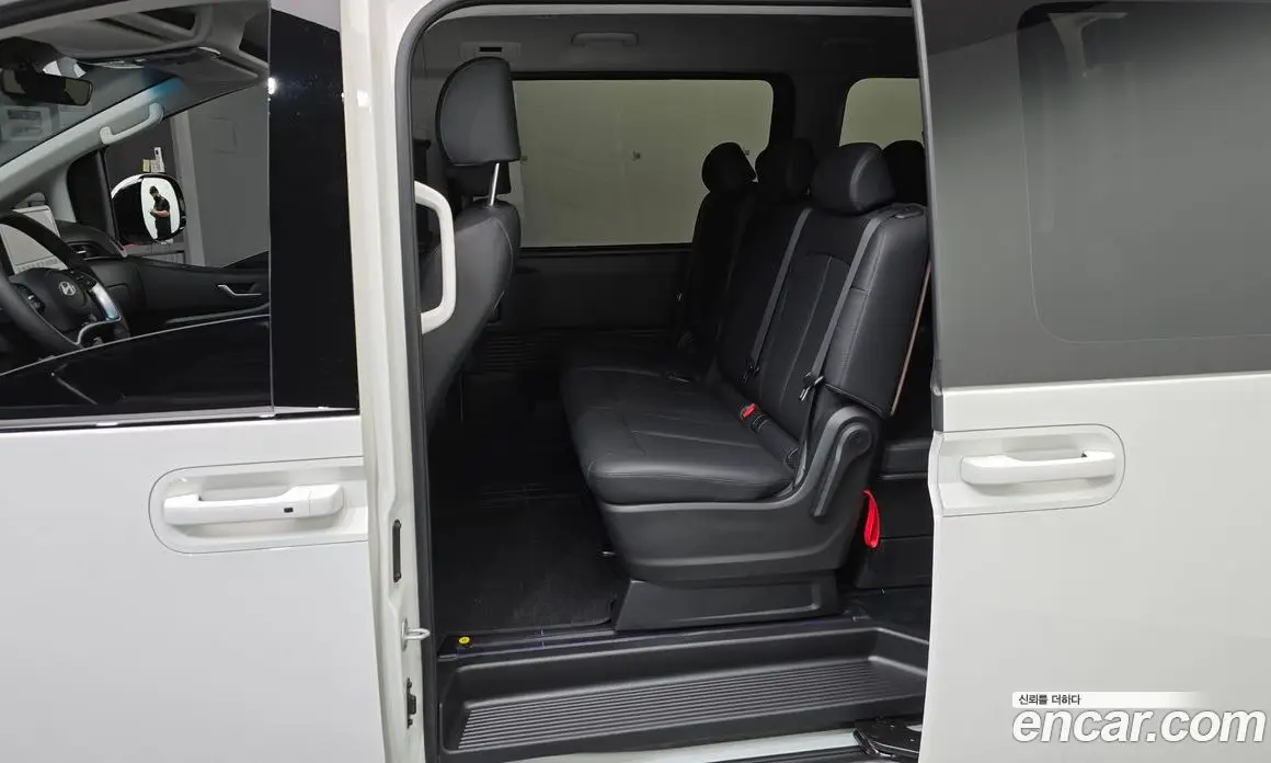 Hyundai Staria 2025 2.2 автомат (гидро), фото 16