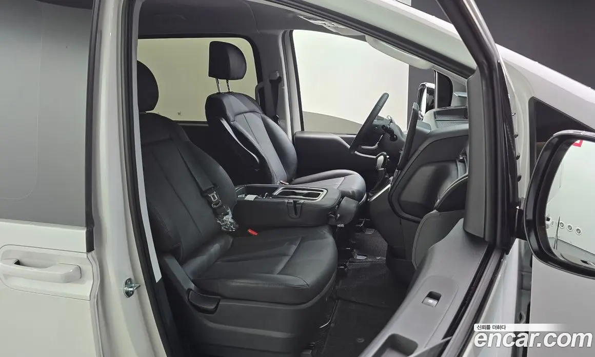 Hyundai Staria 2025 2.2 автомат (гидро), фото 17